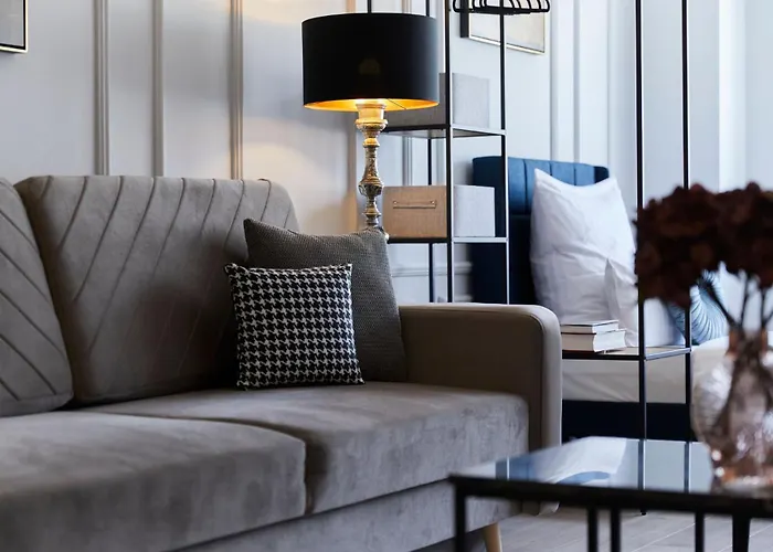 R B Comfort Am Flughafen Fuer 1-5 Personen - Ideal Fuer Geschaeftsreisende Und Familien - Kueche - Smart Tv - Waschtrockner - Kostenloser Parkplatz Apartament