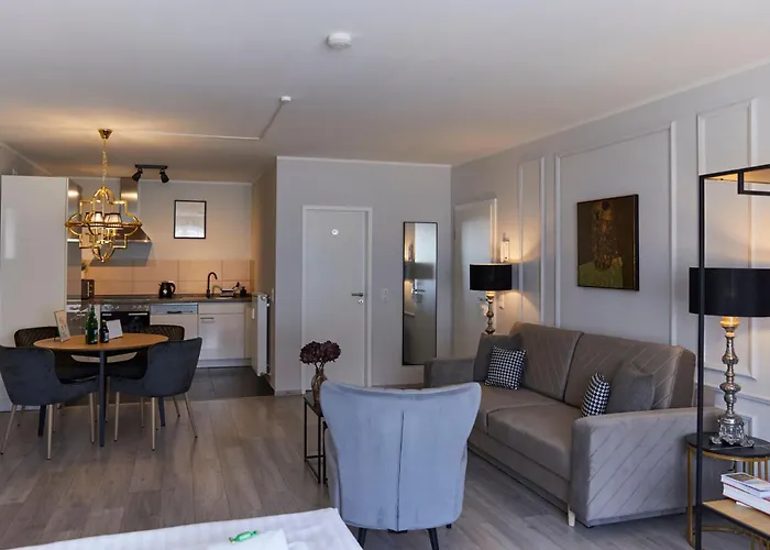 R B Comfort Am Flughafen Fuer 1-5 Personen - Ideal Fuer Geschaeftsreisende Und Familien - Kueche - Smart Tv - Waschtrockner - Kostenloser Parkplatz *